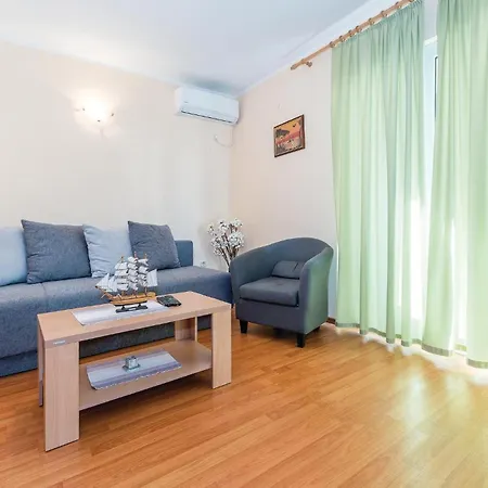 Apartment Beautiful In With Wifi Raslina